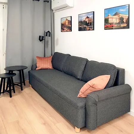 Falcon 6 Metro Sgh Apartment Warsaw