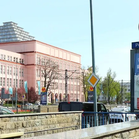 Falcon 6 Metro Sgh Apartment Warsaw