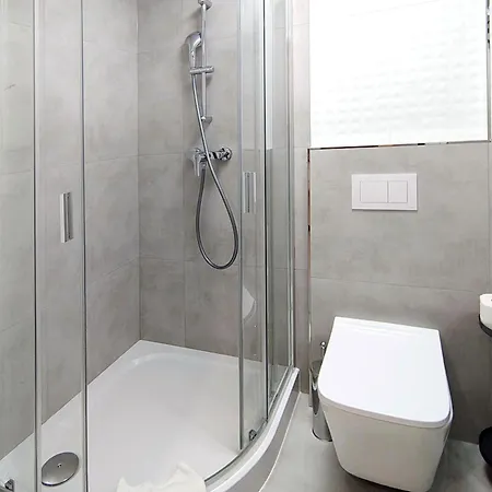 Apartment Falcon 6 Metro Sgh Warsaw