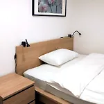 Appartement Falcon 6 Metro Sgh