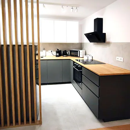 Appartement Falcon 6 Metro Sgh Varsovie