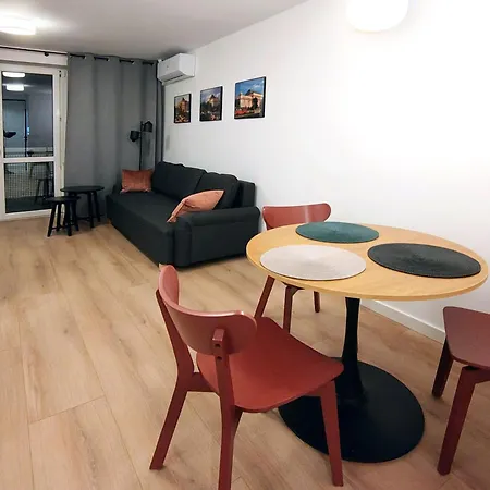 Falcon 6 Metro Sgh * Varsovia